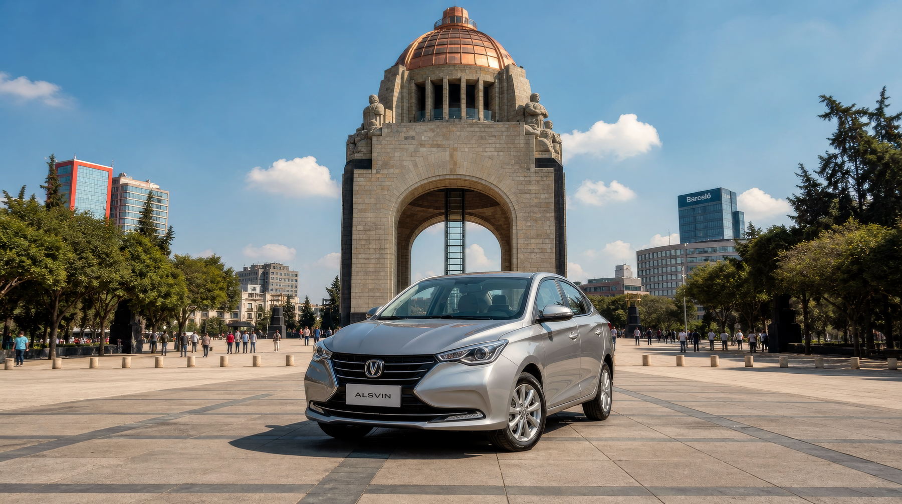 CHANGAN Alsvin plateado frente al Monumento a la Revolución