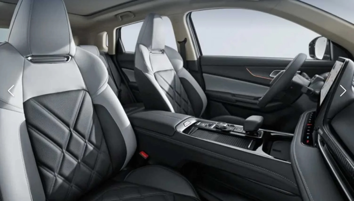 Asiento del conductor con ajuste eléctrico de 6 posiciones con memorias y función de bienvenida*
Asiento del copiloto con ajuste eléctrico de 4 posiciones*