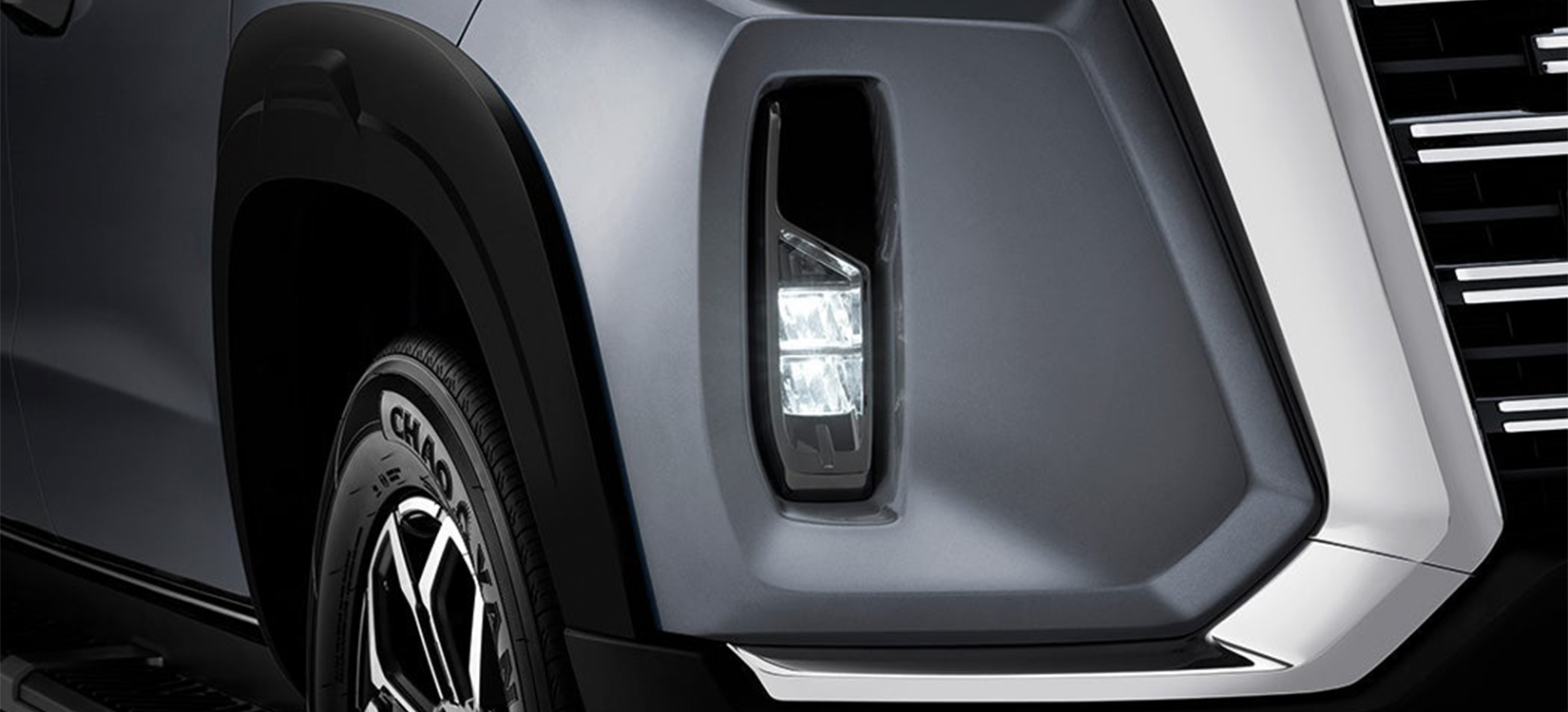 Luces delanteras* y traseras de niebla.