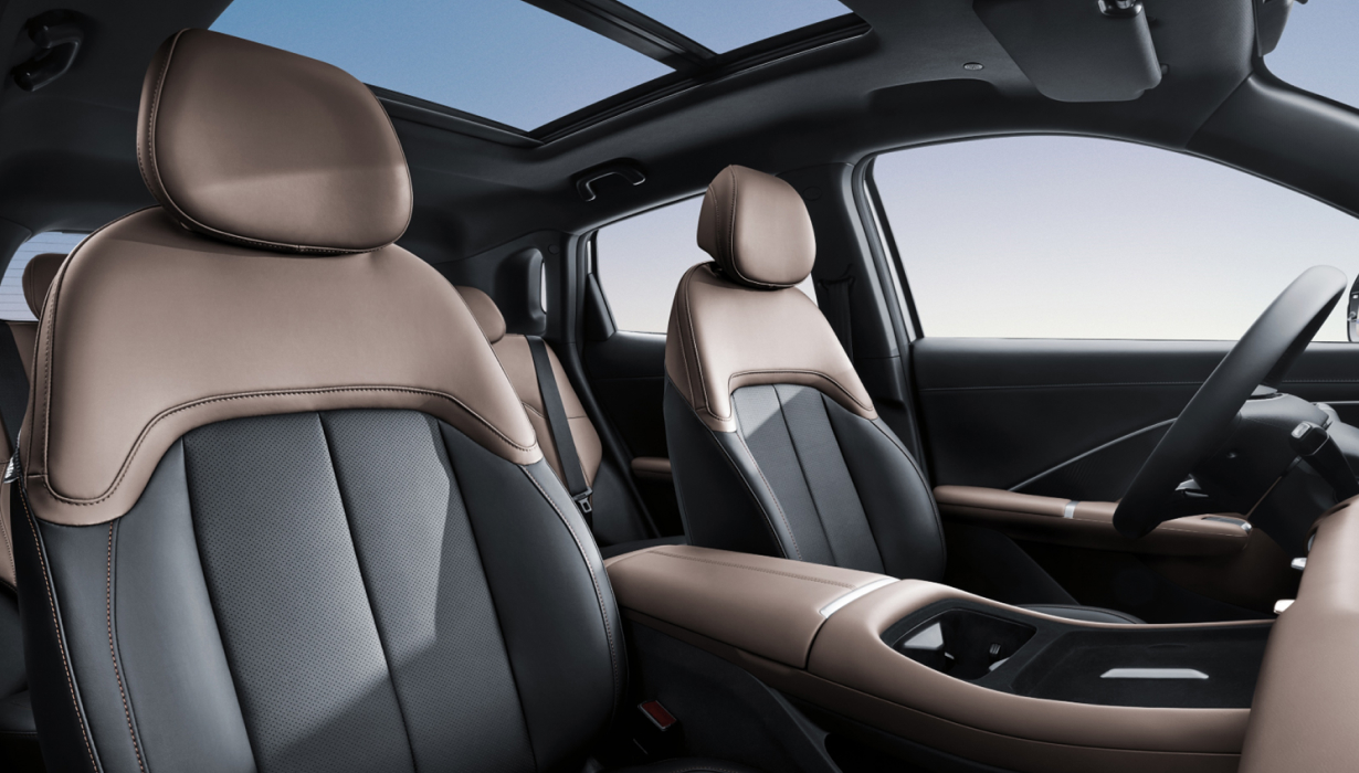 Asientos delanteros ventilados y calefactables*
Asiento del conductor con ajuste eléctrico de 6 posiciones
Asiento del copiloto con ajuste eléctrico de 4 posiciones*