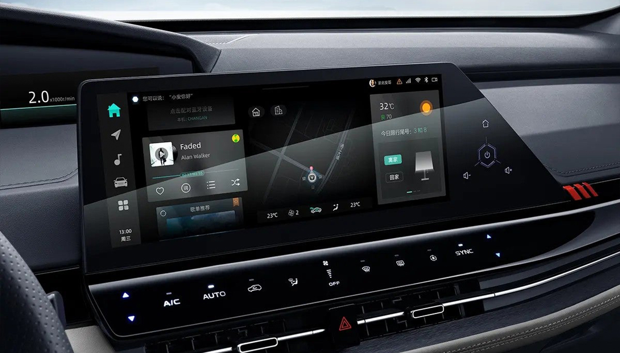 Pantalla digital táctil de infoentretenimiento a color de 12.3” con conectividad Carplay® y Changan link.